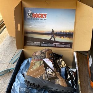 Youth Outdoor / hunting / snow Boots New IN BOX!